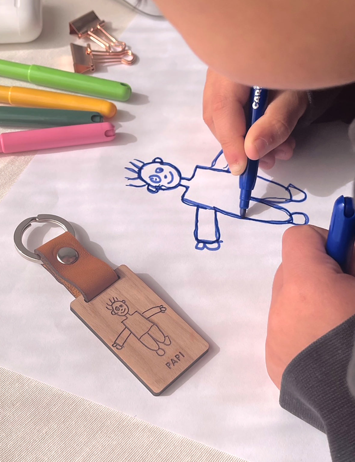 Llavero de Madera - PEQUEÑOS ARTISTAS